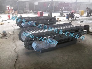 LTDG鏈板秤廣泛用于旋窯，立窯的出料計量，熟料計量，以及礦山，冶金，煤礦等行業(yè)的物料輸送。
